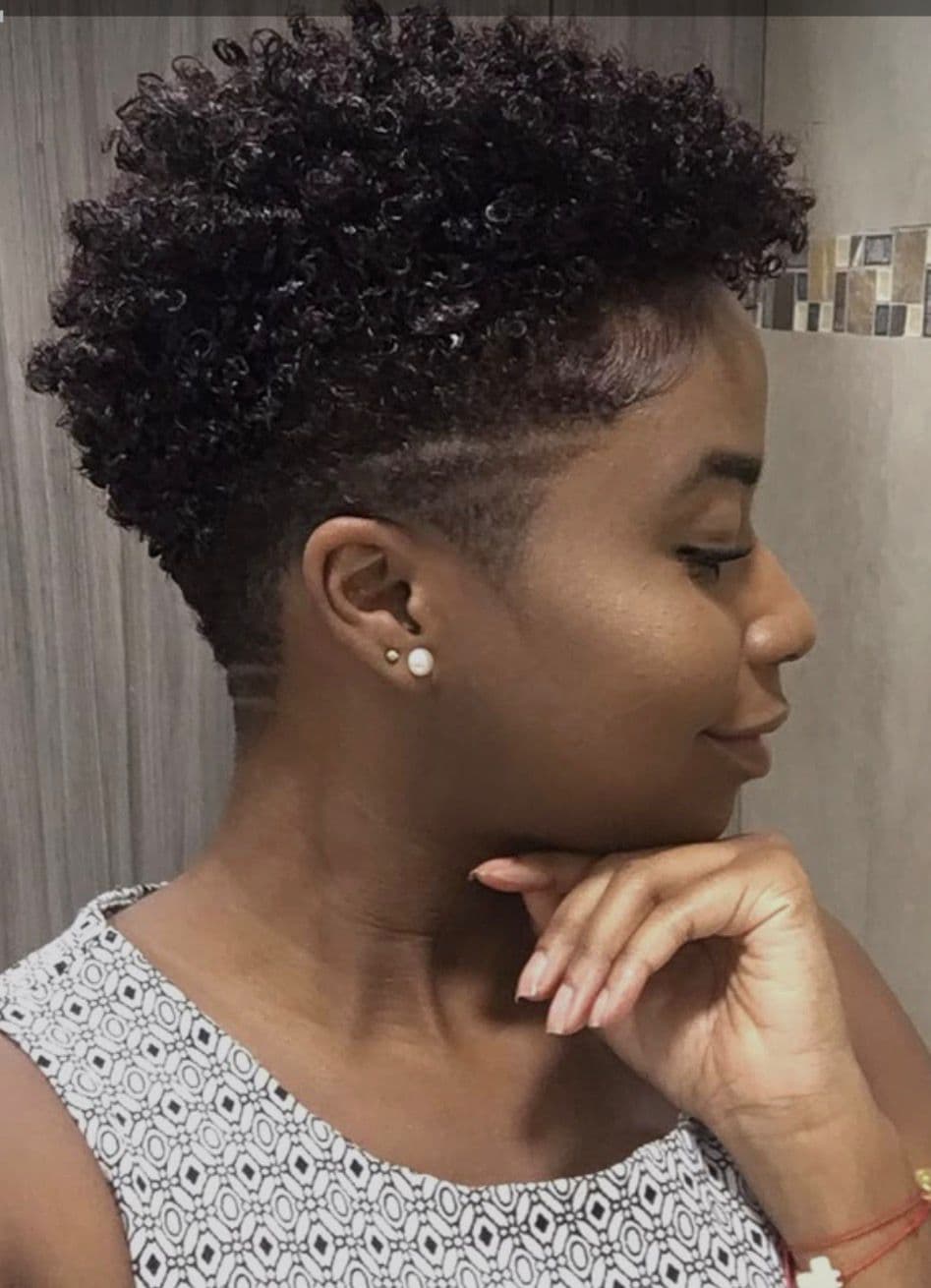 Coupe pixie afro — coiffage naturel